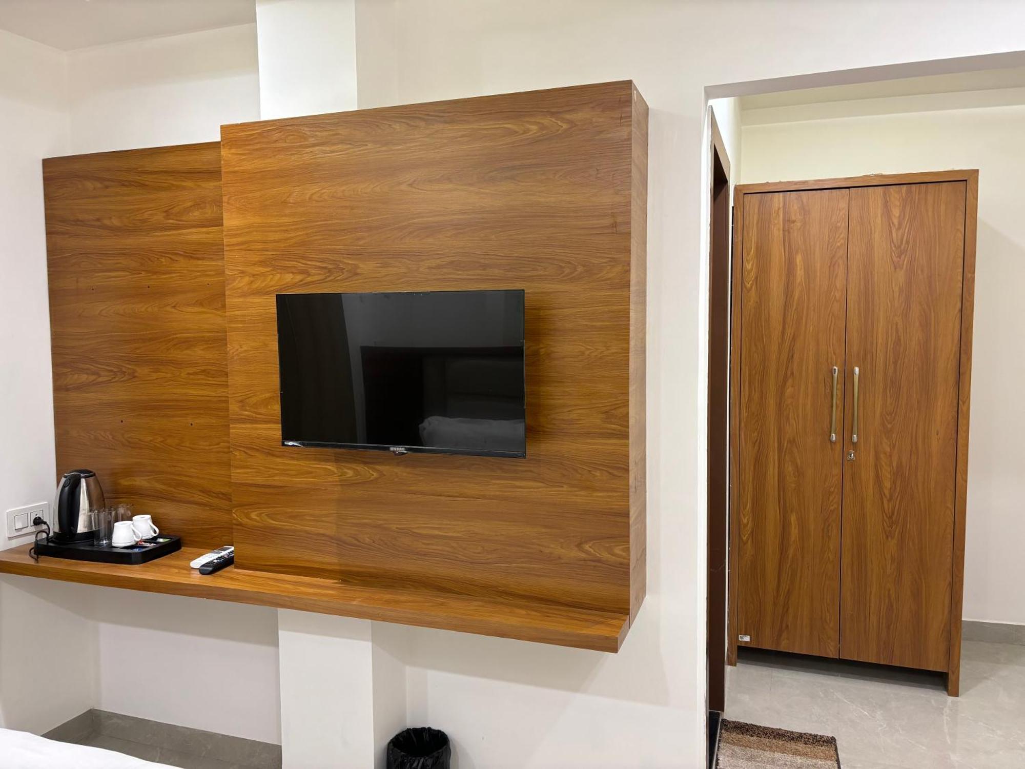 Hotel G R Residency Golden Temple Just 2 Mins Walking Distance From Amritsar