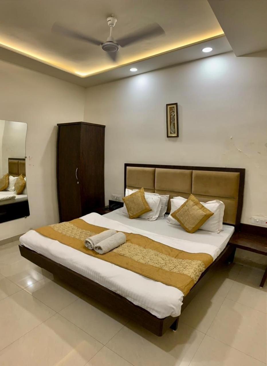 Hotel G R Residency Golden Temple Just 2 Mins Walking Distance From 2*