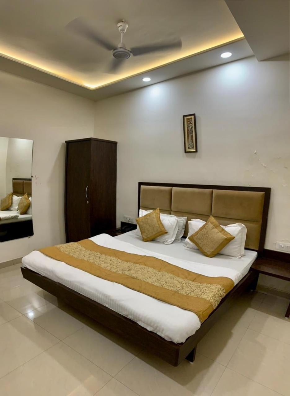 G R Residency Golden Temple Just 2 Mins Walking Distance From Amritsar